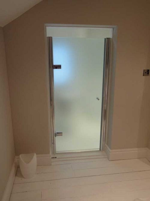 Opaque bathroom door in ensuite bathroom entrance | Peter Robinson ...
